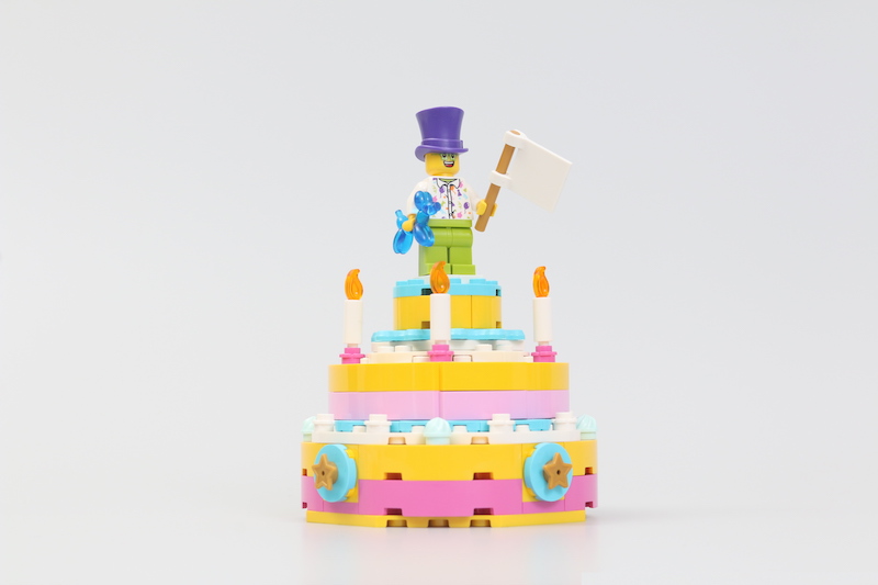 40382 Birthday Set and 40385 Trophy review 1
