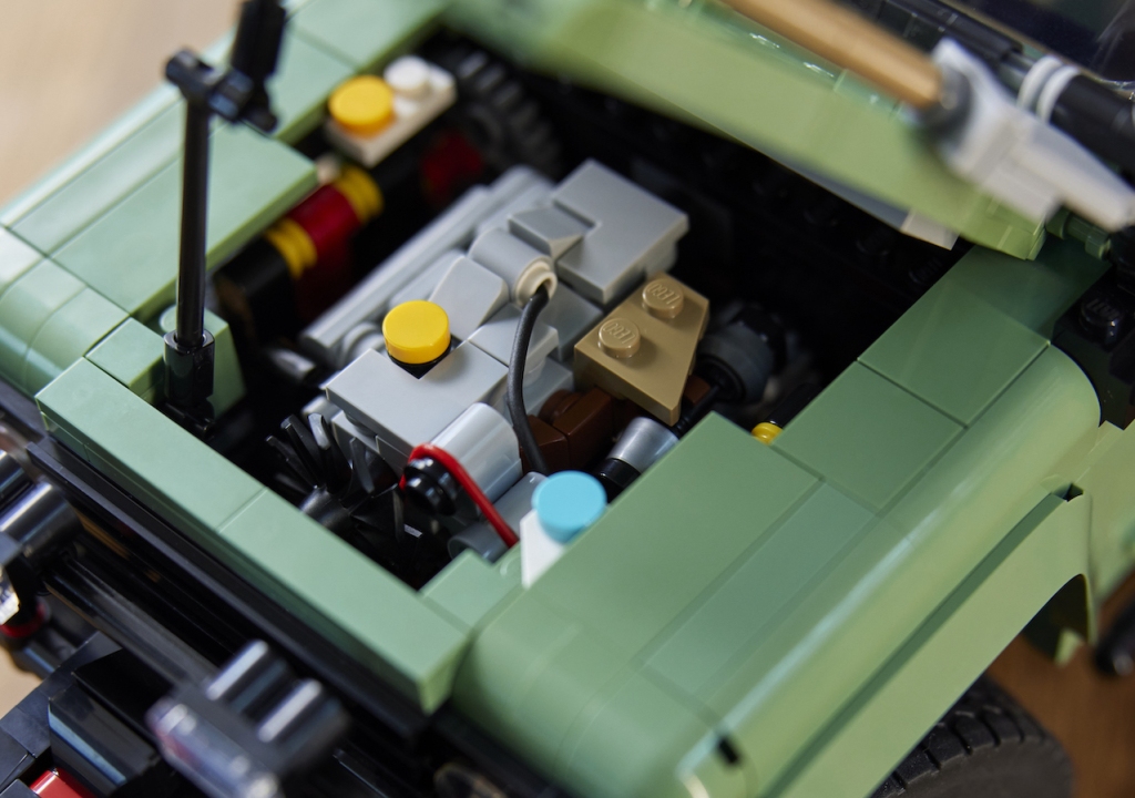 LEGO Icons 10317 Land Rover Classic Defender 90 visual tour 1 1024x720