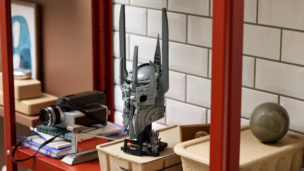 LEGO Icons 11373 Saurons Helmet featured