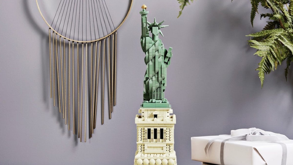 Save big on LEGO Architecture 21042 Statue of Liberty with Zavvi